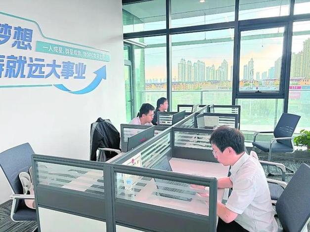 ",一种由单个或极少数创业者,以人工智能为生产工具,独立完成技术研发